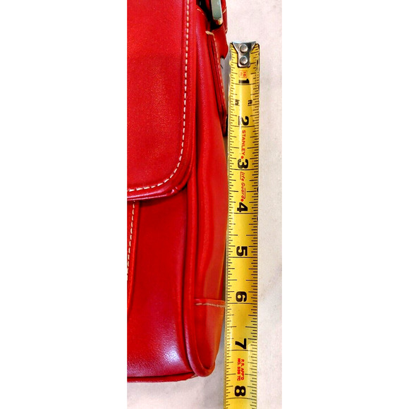 Liz Claiborne Red Leather Multipocket Crossbody Zip Purse Gold Hardware - Picture 16 of 16